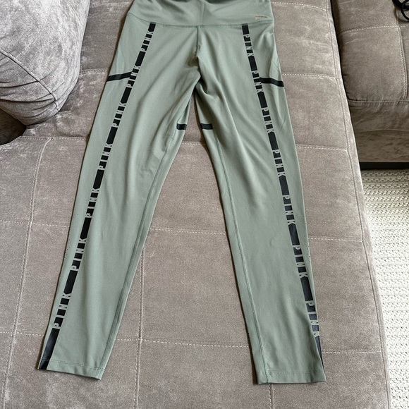 PINK Victoria's Secret Green Leggings with Black Accents - Picture 1 of 8